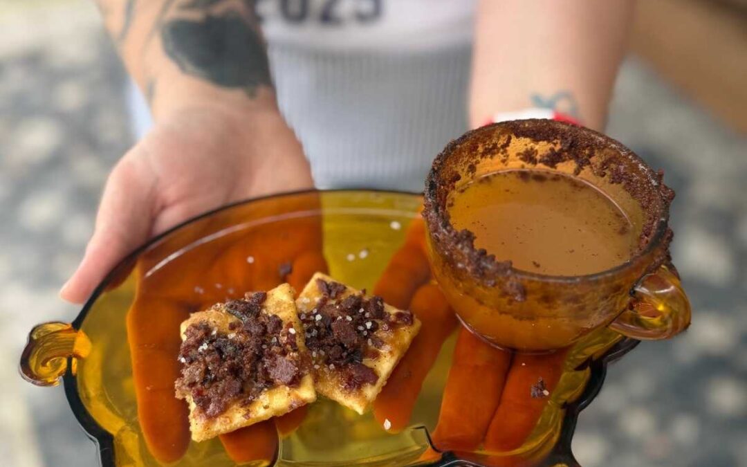 Winning 2025 Bacon Bash Texas dish: Spicy Maple Caramel Bacon Crack with Pederson’s Farms bacon next to warm spiked mulled apple cider.